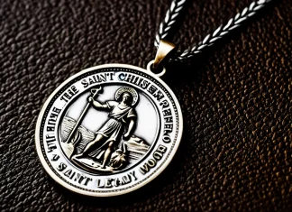 La médaille saint christophe : un héritage de protection intemporel